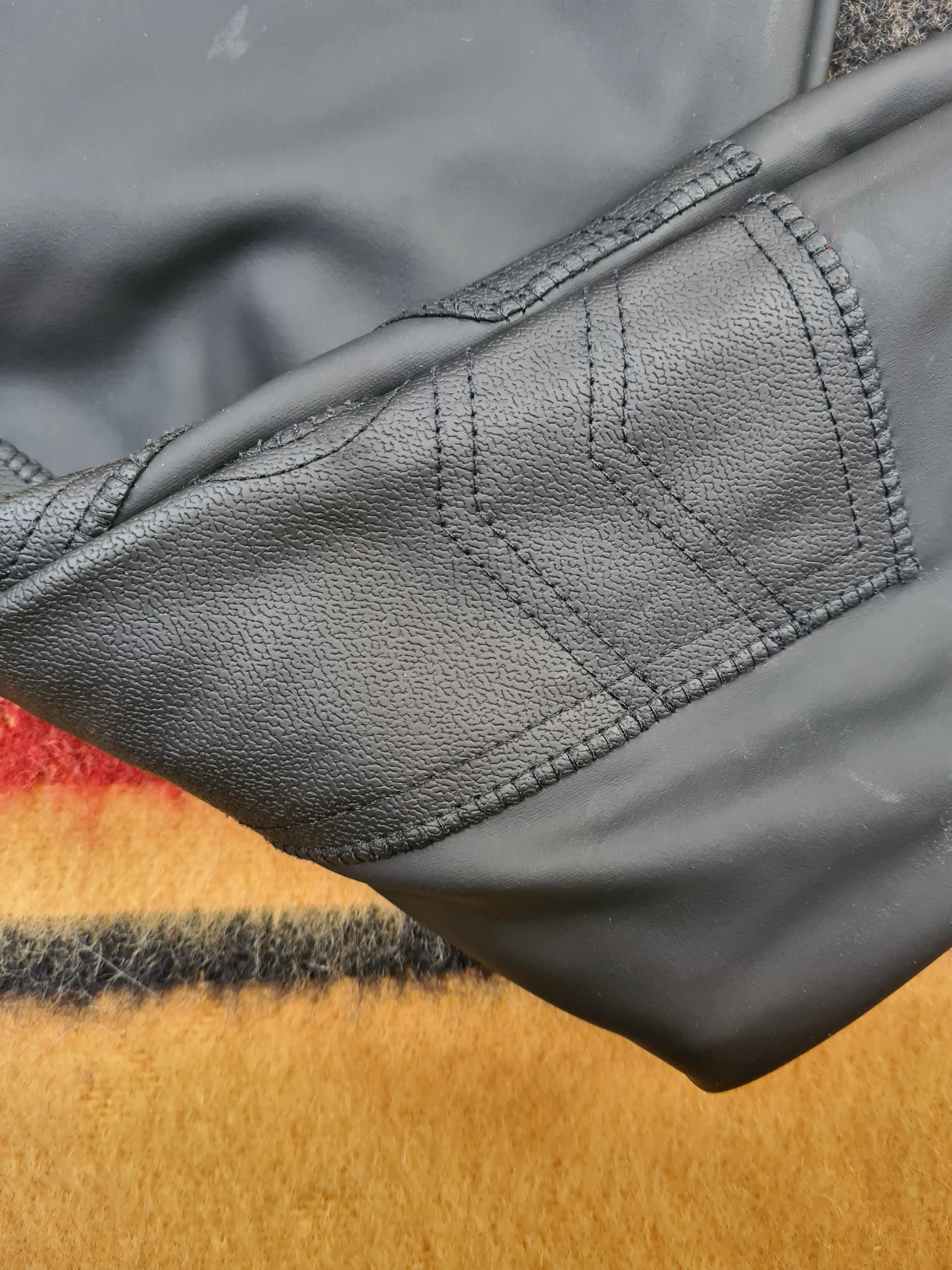 Used black childs 10 years Fouganza leather look jodhpurs FREE POSTAGE☆